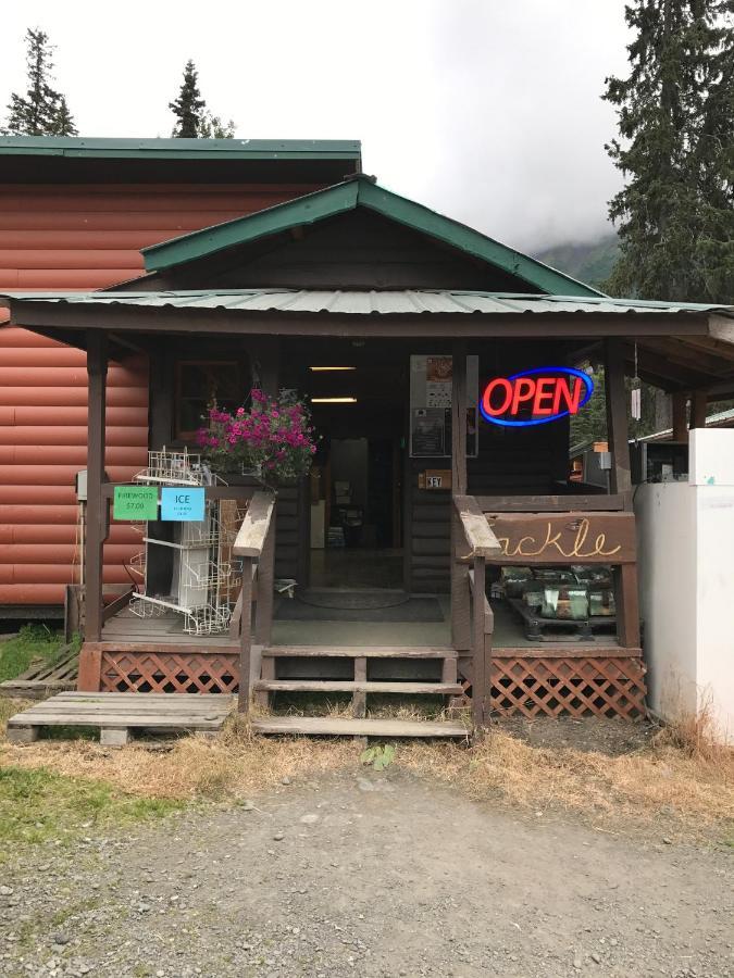 Gwin'S Lodge & Roadhouse Cooper Landing Exterior photo