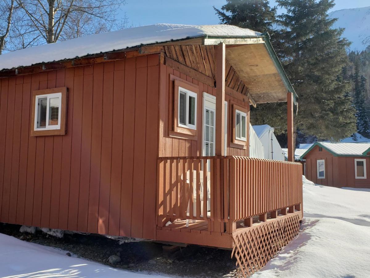 Gwin'S Lodge & Roadhouse Cooper Landing Exterior photo